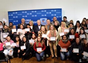 Entregaron certificados del curso de Mucamas que se realizó en el Centro Barrial de El General