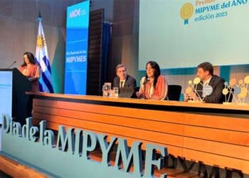 En el Día Nacional de las Micro, Pequeñas y Medianas Empresas ANDE entregó el premio Mipyme del Año