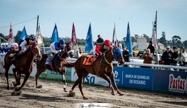 El Hipódromo Real de San Carlos vivió su gran fiesta del 25 de Agosto