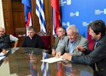 Intendencia de Colonia firmó contrato con el Consorcio “Plaza de Toros”