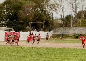 Barrio Sur y Peñarol empataron y siguen camino a definir mano a mano