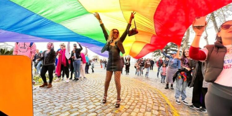 Miles de personas participaron de la Marcha de la Diversidad en Colonia