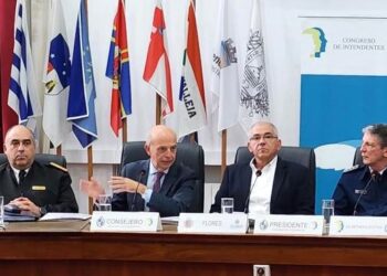 Ministro de Defensa le propuso a los intendentes trabajar en conjunto para prevenir consecuencias de las inclemencias climáticas