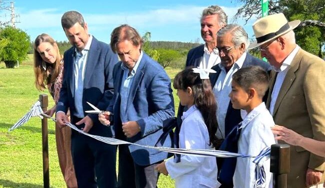 Montes del Plata inauguró Centro de Visitantes en el Bioparque M´Bopicuá con la presencia del presidente Lacalle Pou