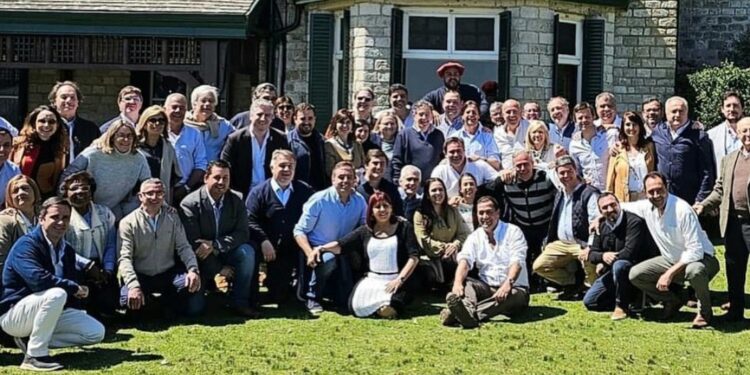 Reunión de legisladores de la coalición de gobierno en la Estancia Anchorena