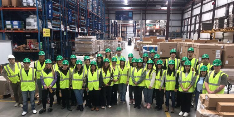 Estudiantes colonienses de Logística profundizan sus conocimientos sobre comercio exterior