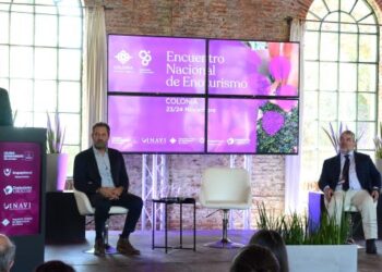 Encuentro Nacional de Enoturismo en el Centro Cultural AFE de Colonia