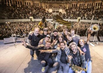 La Vela Puerca llenó de magia la Plaza de Toros del Real de San Carlos