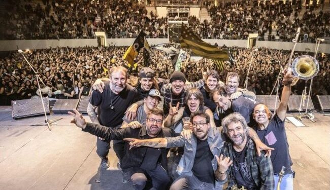 La Vela Puerca llenó de magia la Plaza de Toros del Real de San Carlos