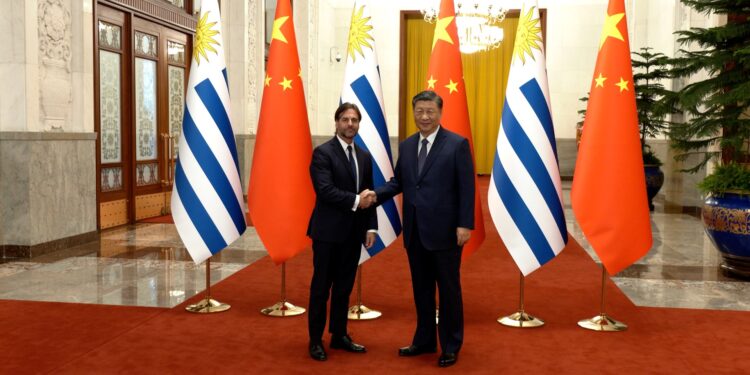 Uruguay y China acordaron elevar sus relaciones bilaterales a una Asociación Estratégica Integral