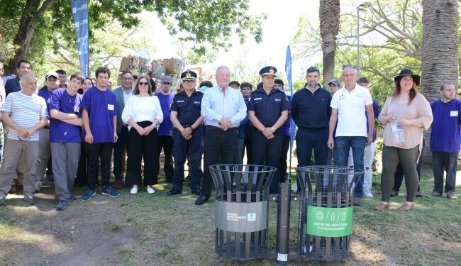 Inauguraron los nuevos cestos para la clasificación de residuos en el Barrio Histórico