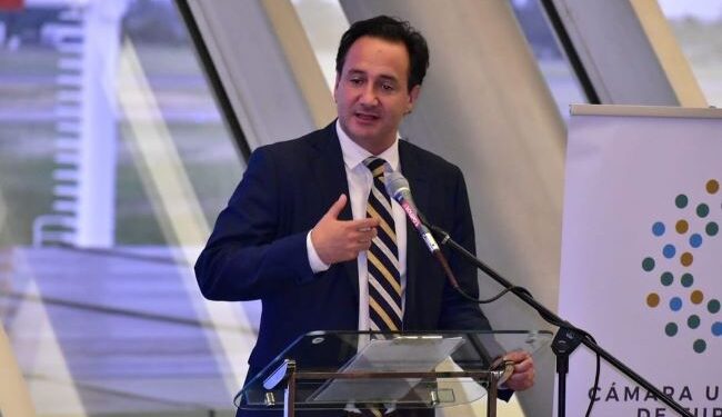 El 2023 fue el primer año con saldo turístico negativo en Uruguay