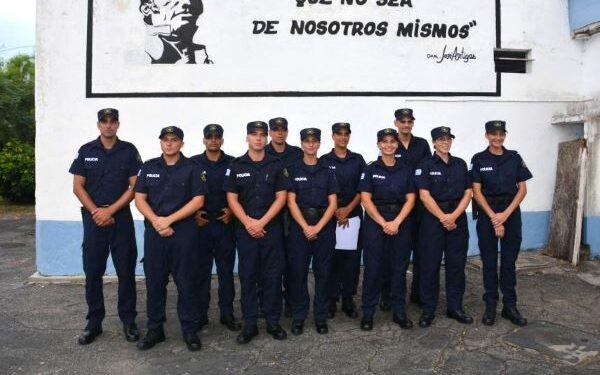 Once nuevos funcionarios ingresaron a la Jefatura de Policía de Colonia