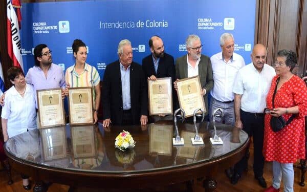 Intendencia reconoció a los artistas del teatro coloniense distinguidos con el Premio Florencio 2023