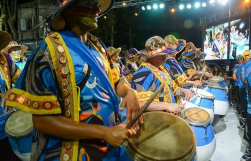 Miles de personas disfrutaron al ritmo del tambor el desfile de Llamadas 2024 en Colonia del Sacramento