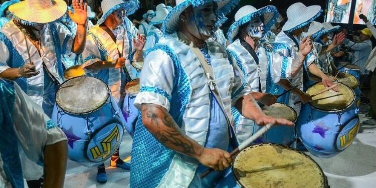 Miles de personas disfrutaron al ritmo del tambor el desfile de Llamadas 2024 en Colonia del Sacramento