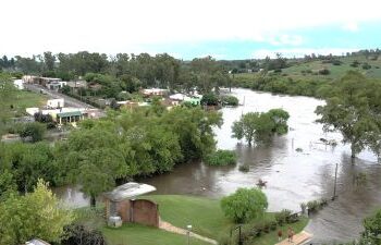 Hubo zonas con 350 milímetros de lluvia acumulada y hay 180 familias evacuadas en Rosario y Nueva Helvecia