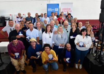 Celebraron el Día de los Municipios de América con almuerzo y homenaje a trabajadores
