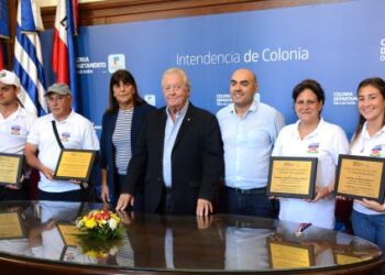 Intendencia reconoció a pescadores colonienses ganadores de torneo internacional en Paraguay