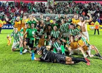 Racing goleó 3-0 a Argentinos Juniors en el Estadio Diego Armando Maradona