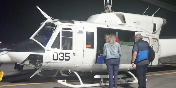 La Fuerza Aérea realizó el exitoso traslado de un equipo médico quirúrgico al departamento de Colonia