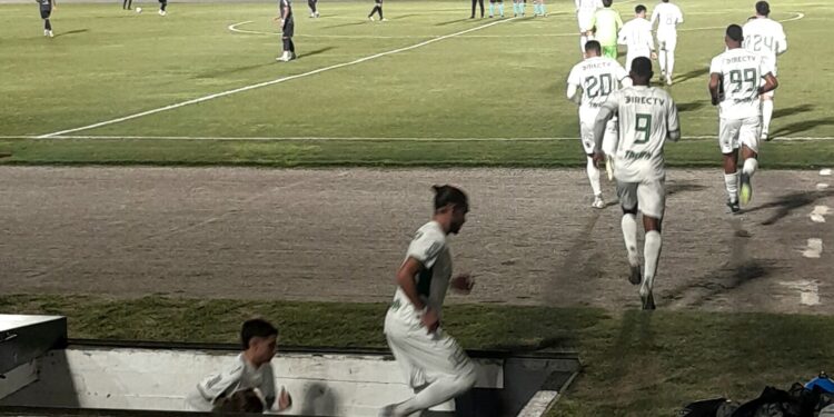 Con gol de Lucas Carrizo Plaza Colonia le ganó 1-0 a Atenas en el Campus