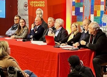 Tabaré Viera realizó la primera presentación de sus equipos técnicos