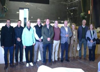 Intendente Moreira recorrió las obras de refacción del Teatro Uamá de Carmelo