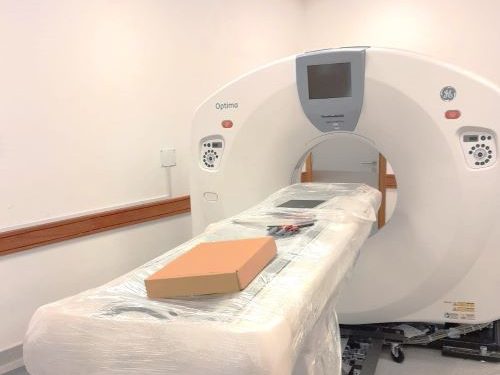 Comenzó el proceso de instalación del tomógrafo en el Hospital de Colonia
