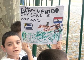 Chasque de Artigas entregó este lunes carta enviada por alumnos de Asunción