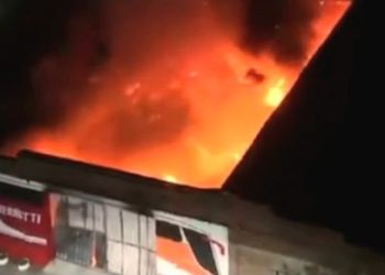 Voraz incendio destruyó los talleres de la empresa Berrutti en Nueva Palmira