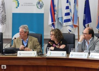 Expertos y el Congreso de Intendentes discuten la equidad en la distribución de recursos a nivel departamental