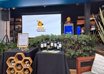 Cooperativas del departamento de Colonia junto a autoridades de INACOOP y CUDECOOP en la Expo Prado