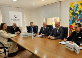 Ministerio de Turismo entregó tablets a Prefectura para facilitar registro de las embarcaciones deportivas