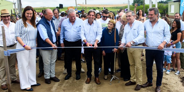 Mevir y MVOT entregaron 19 soluciones habitacionales en Cerro Carmelo