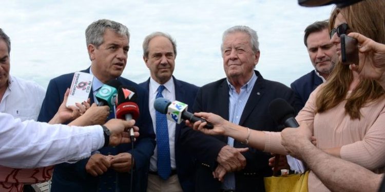 Autoridades de la ANP visitaron las obras de restauración y rehabilitación del muelle de madera de Colonia