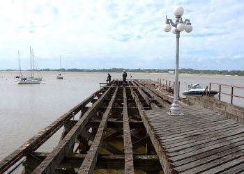 Autoridades de la ANP visitaron las obras de restauración y rehabilitación del muelle de madera de Colonia