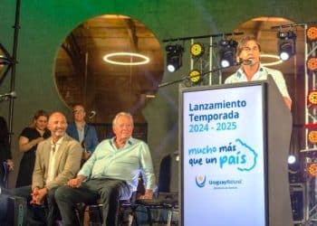 Presidente Lacalle Pou encabezó lanzamiento de la temporada de verano en la Plaza de Toros de Colonia