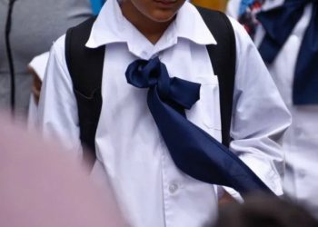 Seis de cada 10 escolares de educación pública presentan “ausentismo crónico”