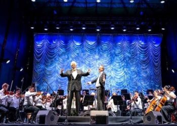Una multitud volvió a disfrutar de Plácido Domingo en la Plaza de Toros de Colonia