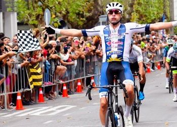 Echeverría ganó la primera etapa de Rutas de América que llegó a Colonia