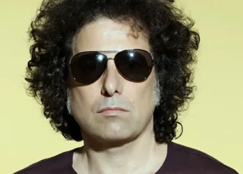 Andrés Calamaro presenta su “Agenda 1999 Tour” en Colonia del Sacramento