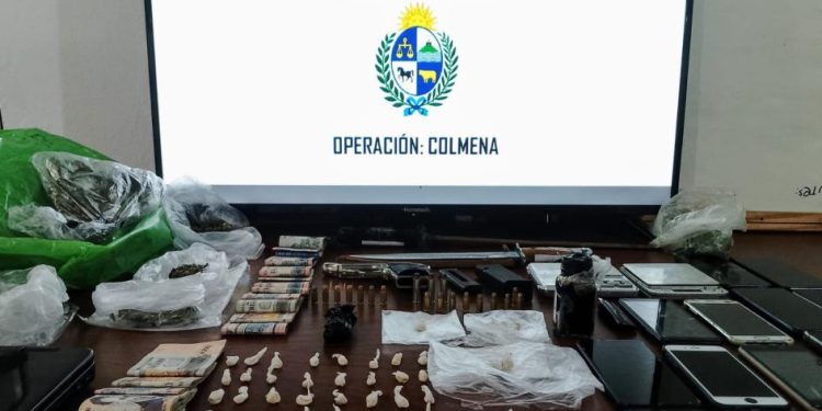 Policía de Colonia incauta drogas, armas, celulares y dinero en operación Colmena
