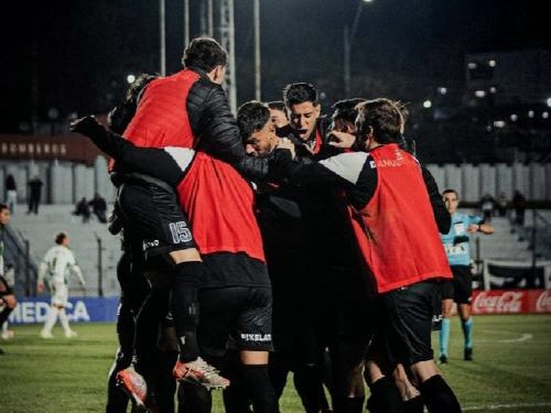 Danubio lo dio vuelta y le ganó 2-1 a Plaza Colonia en el Estadio Suppici