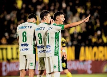 Peñarol se quedó con un partido en el que Plaza Colonia mereció más