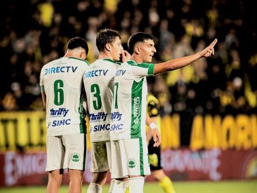 Peñarol se quedó con un partido en el que Plaza Colonia mereció más