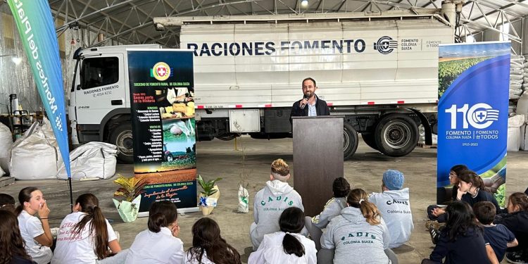 Montes del Plata celebró los 110 años de la Sociedad de Fomento de Colonia Suiza con una plantación de especies nativas