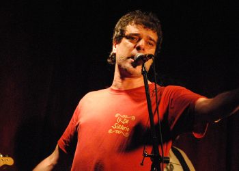 Alejandro Balbis y el Coro Municipal de Colonia juntos en el Bastión del Carmen