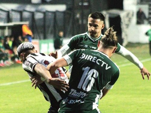 Wanderers y Plaza Colonia repartieron puntos en el Parque Viera de Montevideo