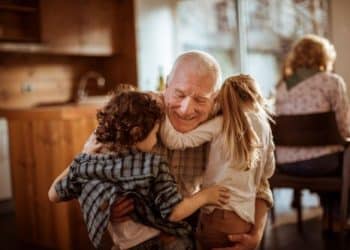 Los abuelos en el desarrollo de los niños y en su bienestar emocional
